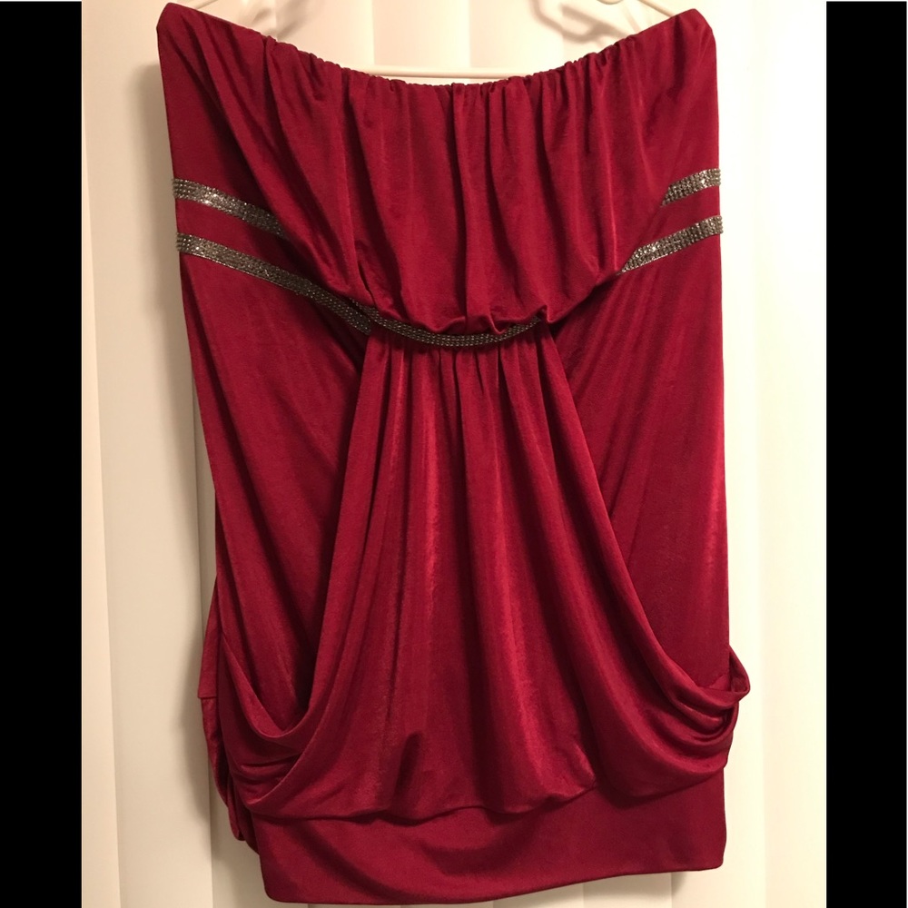 Dressy sleeveless shirt with silver accents